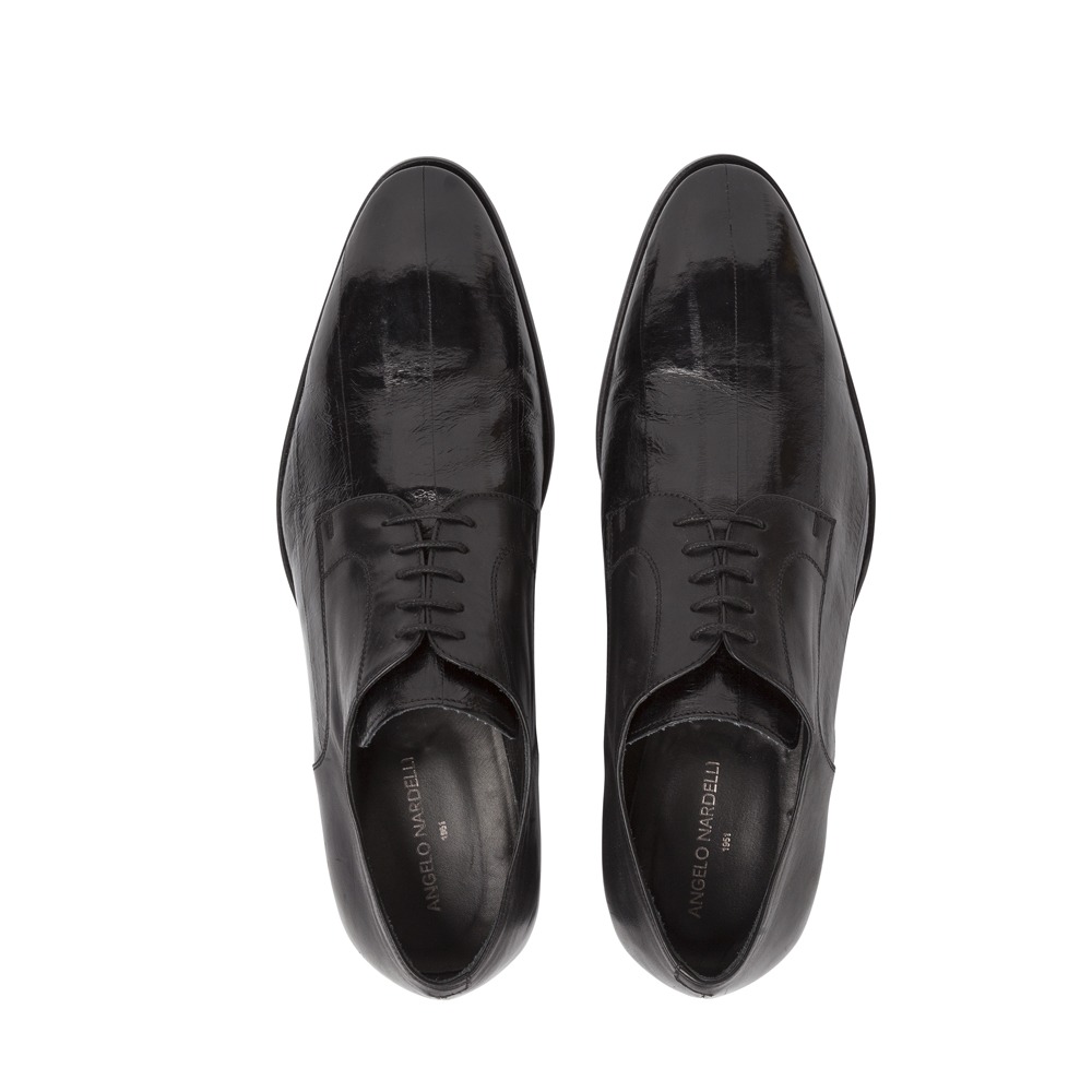 shiny black oxford shoes